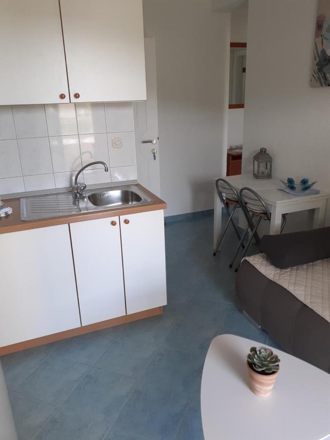 Apartments Lozina Drvenik  Zewnętrze zdjęcie