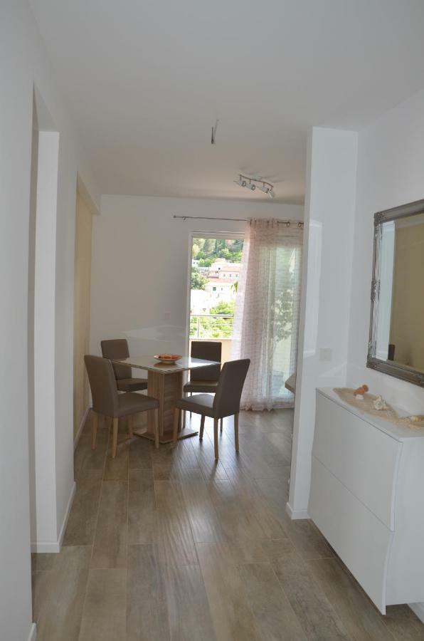 Apartments Lozina Drvenik  Zewnętrze zdjęcie