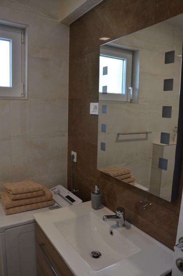 Apartments Lozina Drvenik  Zewnętrze zdjęcie